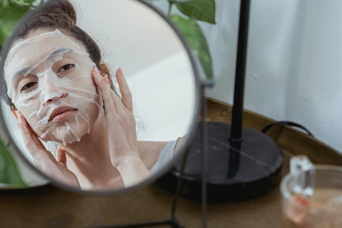 ड्राई स्किन के लिए रात का नेचुरल स्किन केयर रूटीन natural skincare routine for dry skin में रात की स्किन केयर और ऑयल मसाज