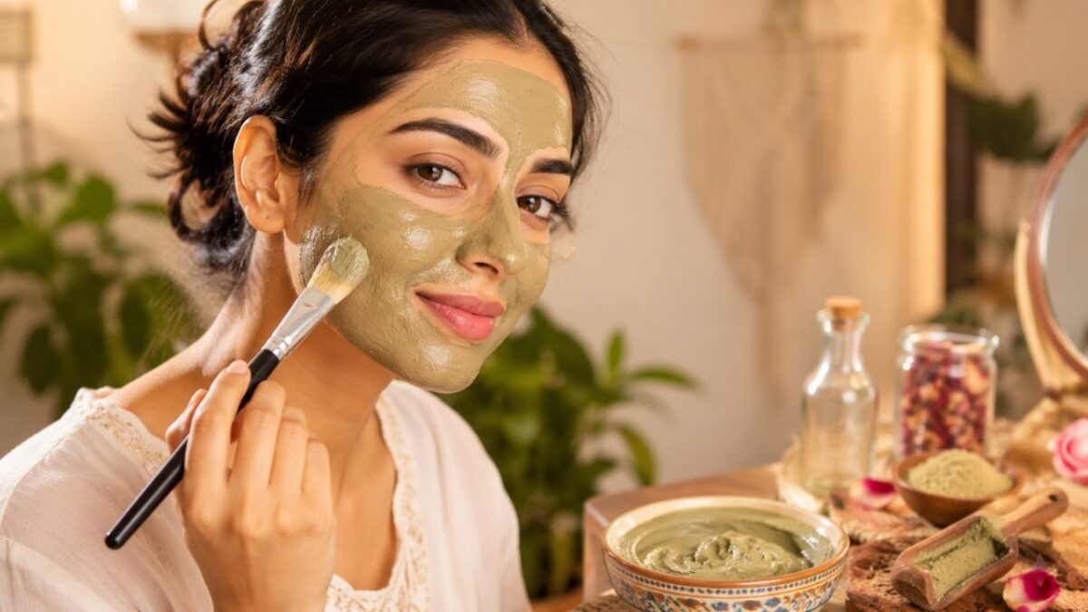 मुल्तानी मिट्टी लगाने से चेहरे पर क्या होता है